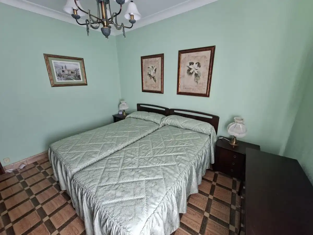 Dormitori de Apartament en venda en Vitoria - Gasteiz amb Calefacció, Parquet i Traster