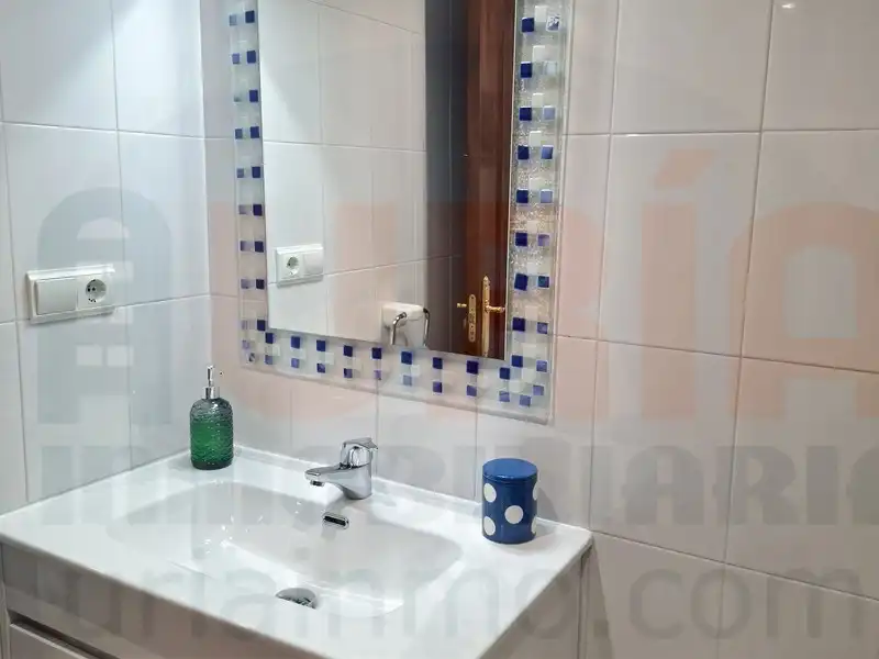 Bathroom of Flat for rent in Oviedo   with Heating, Storage room and Furnished