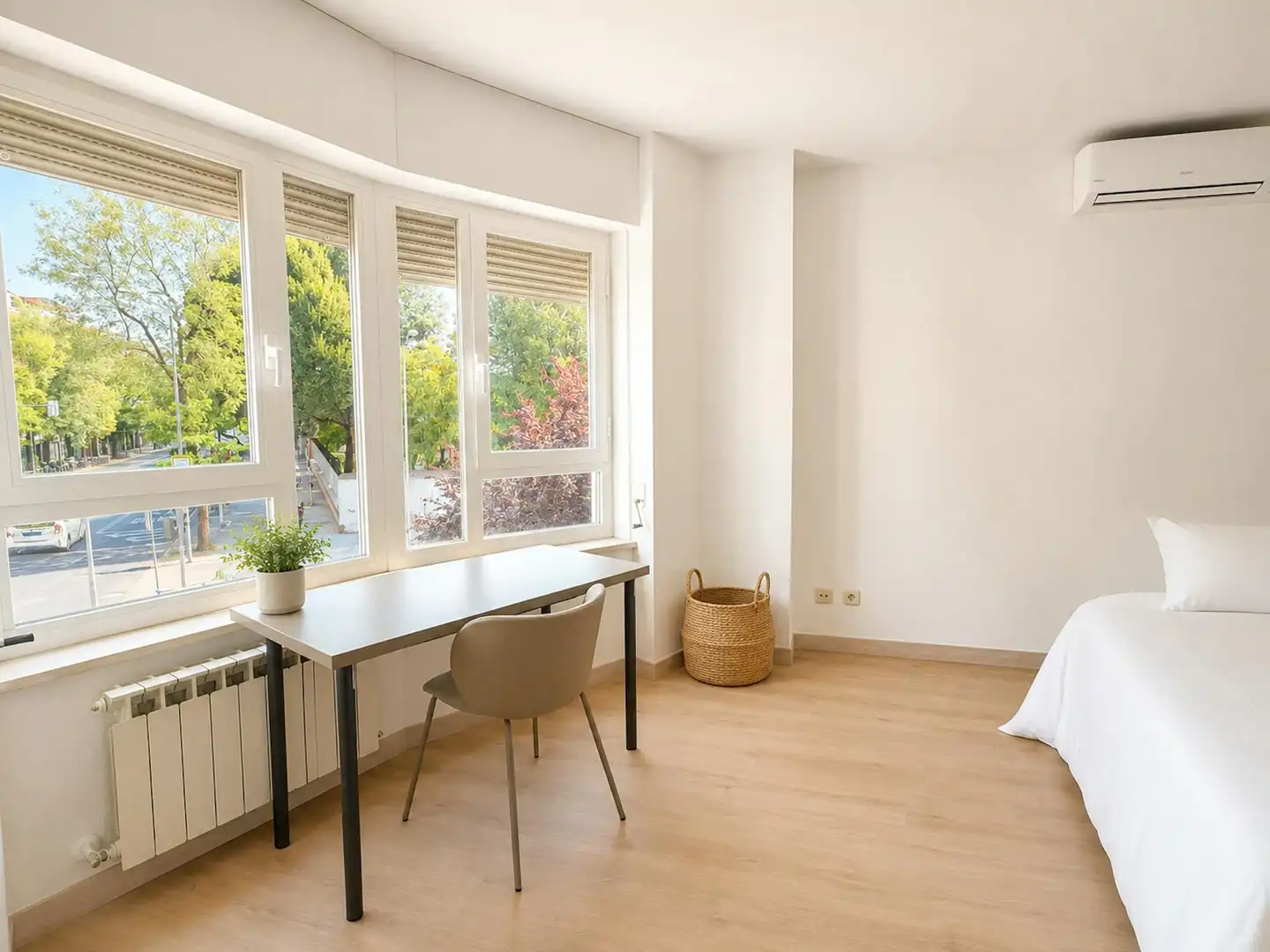 Bedroom of Flat for rent in Madrid  with Air Conditioner, Heating and Washing machine