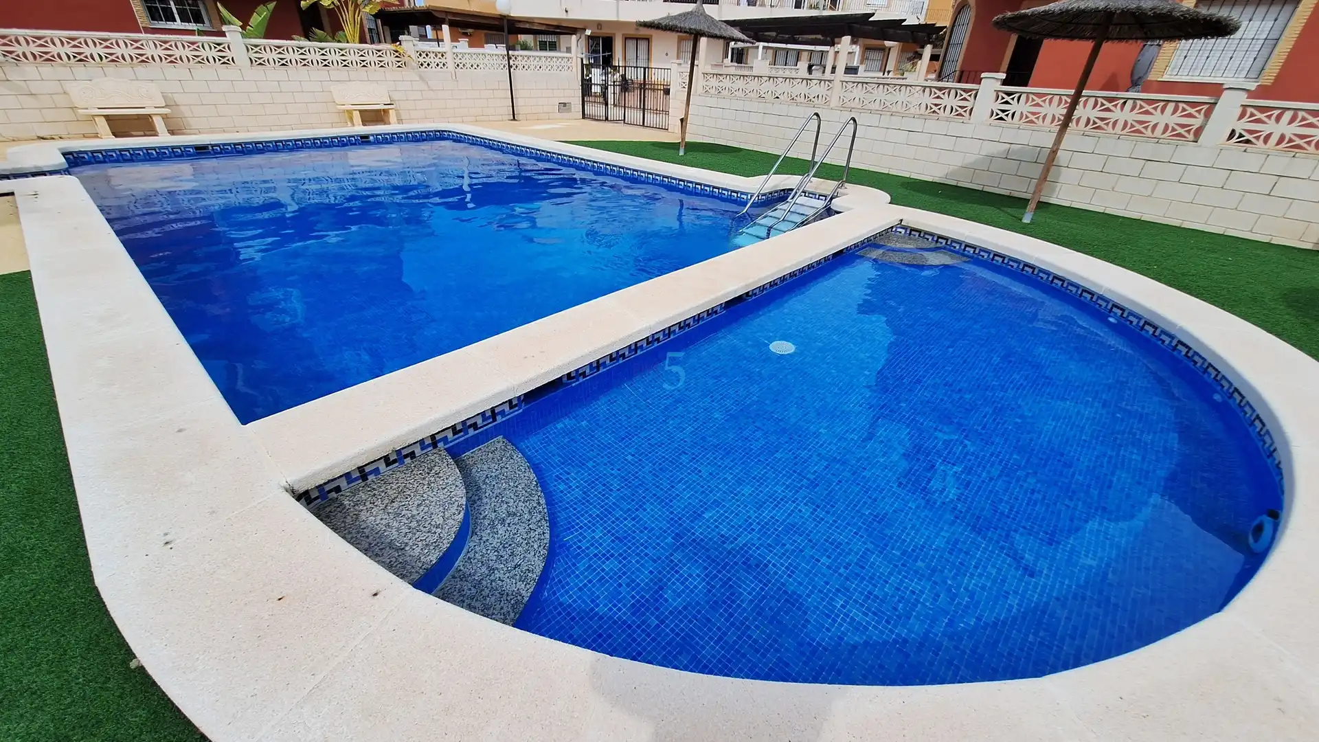 Casa con terraza en venta en Los Montesinos, imagen 4