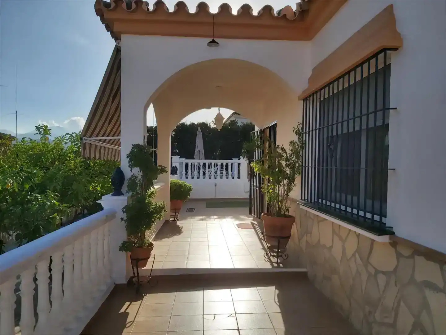 Terrassa de Casa o xalet de lloguer en Coín amb Aire condicionat, Jardí privat i Piscina