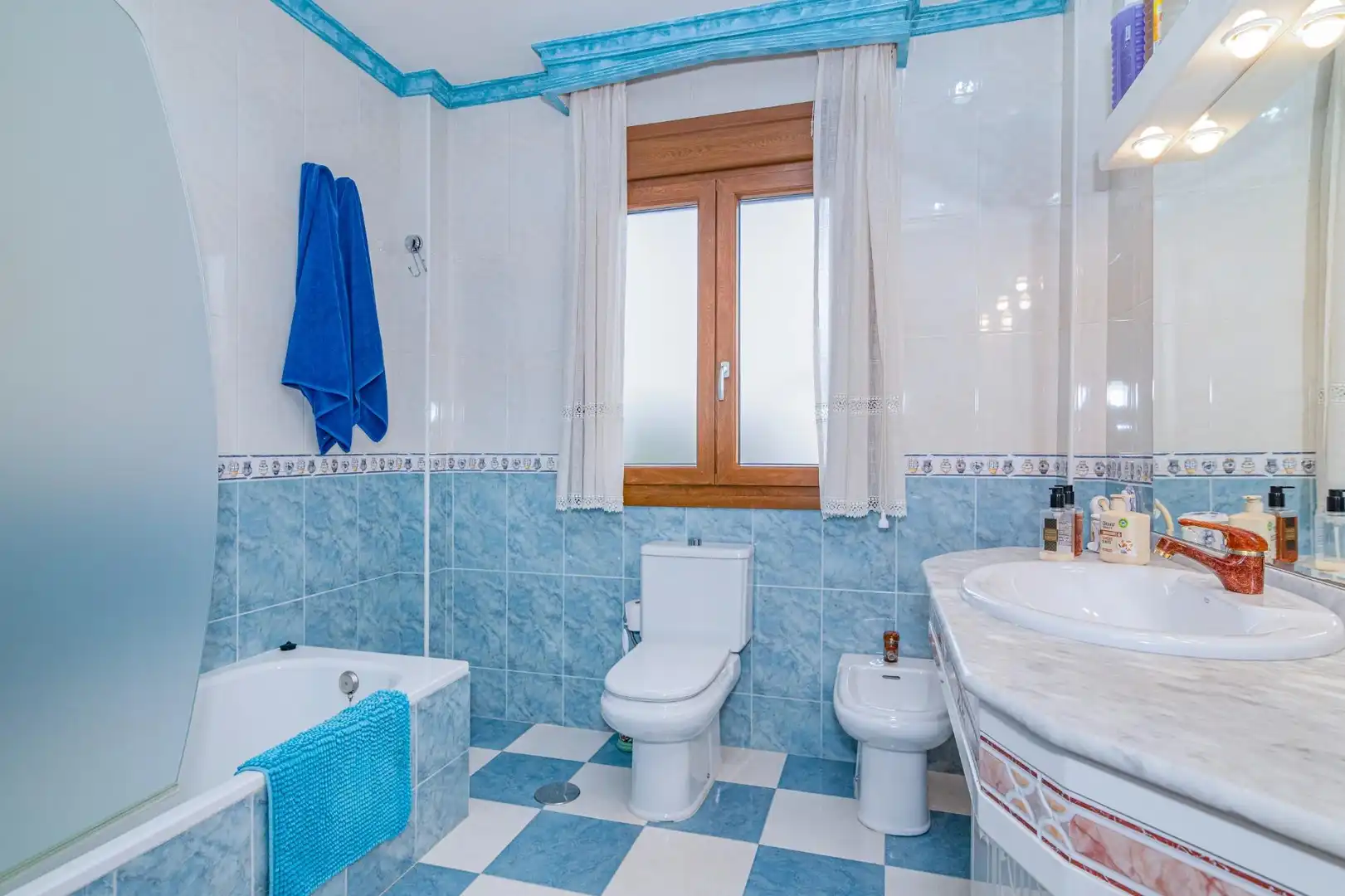 Baño de Casa adosada en venta en Vegas del Genil con Aire acondicionado, Calefacción y Balcón