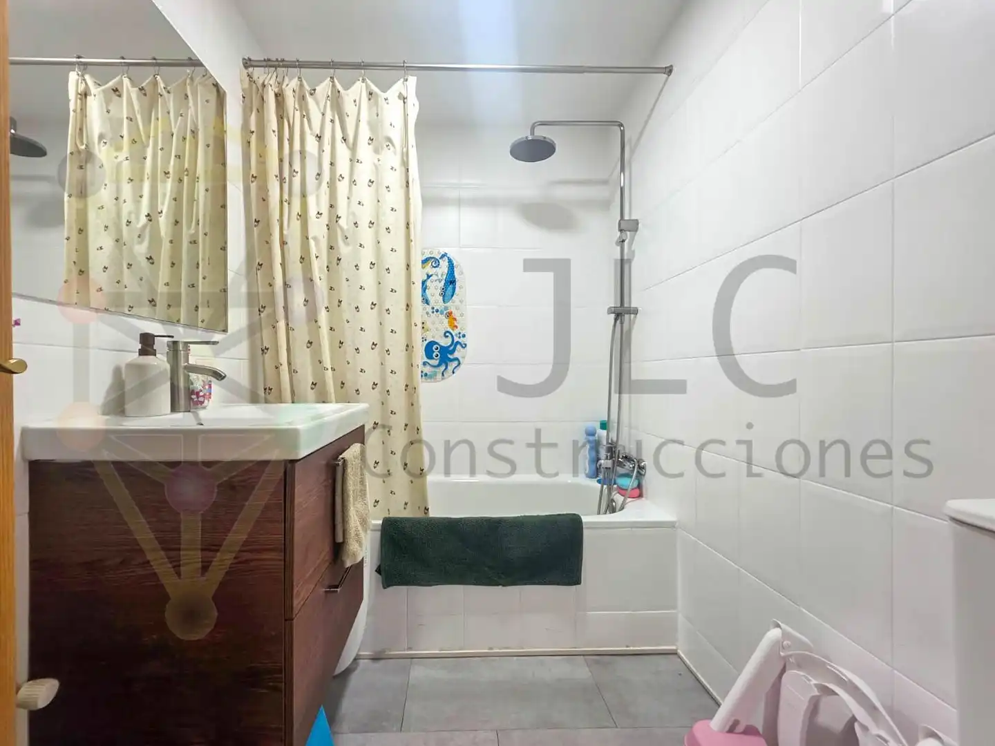 Bany de Pis en venda en San Sebastián de los Reyes amb Aire condicionat, Calefacció i Traster
