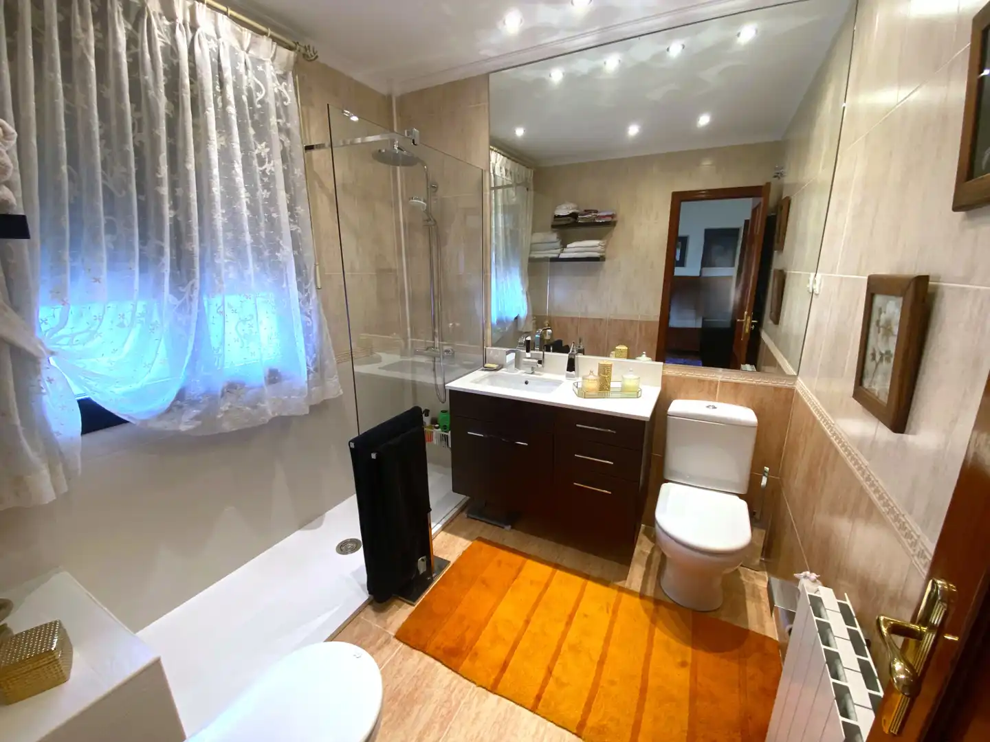 Bathroom of Houses for sale in Castro-Urdiales  with Heating, Private garden and Parquet flooring