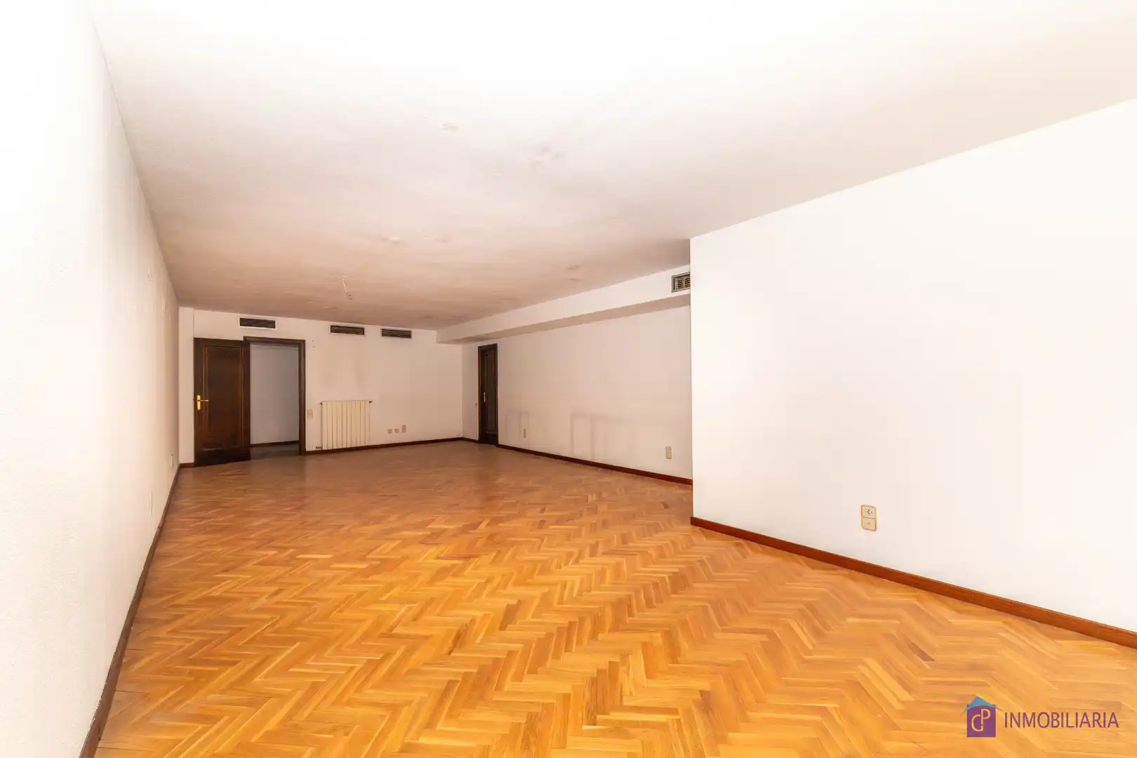 Flat for sale in Zaragoza  with Air Conditioner and Heating