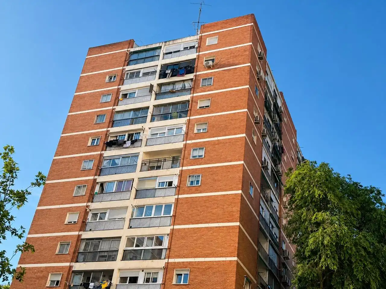 Vista exterior de Piso en venta en Madrid con Parquet y Terraza