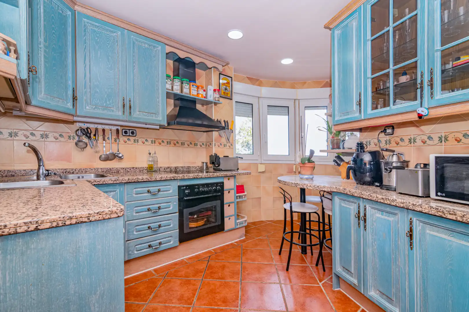 Cocina de Casa o chalet en venta en La Zubia con Aire acondicionado, Calefacción y Jardín privado