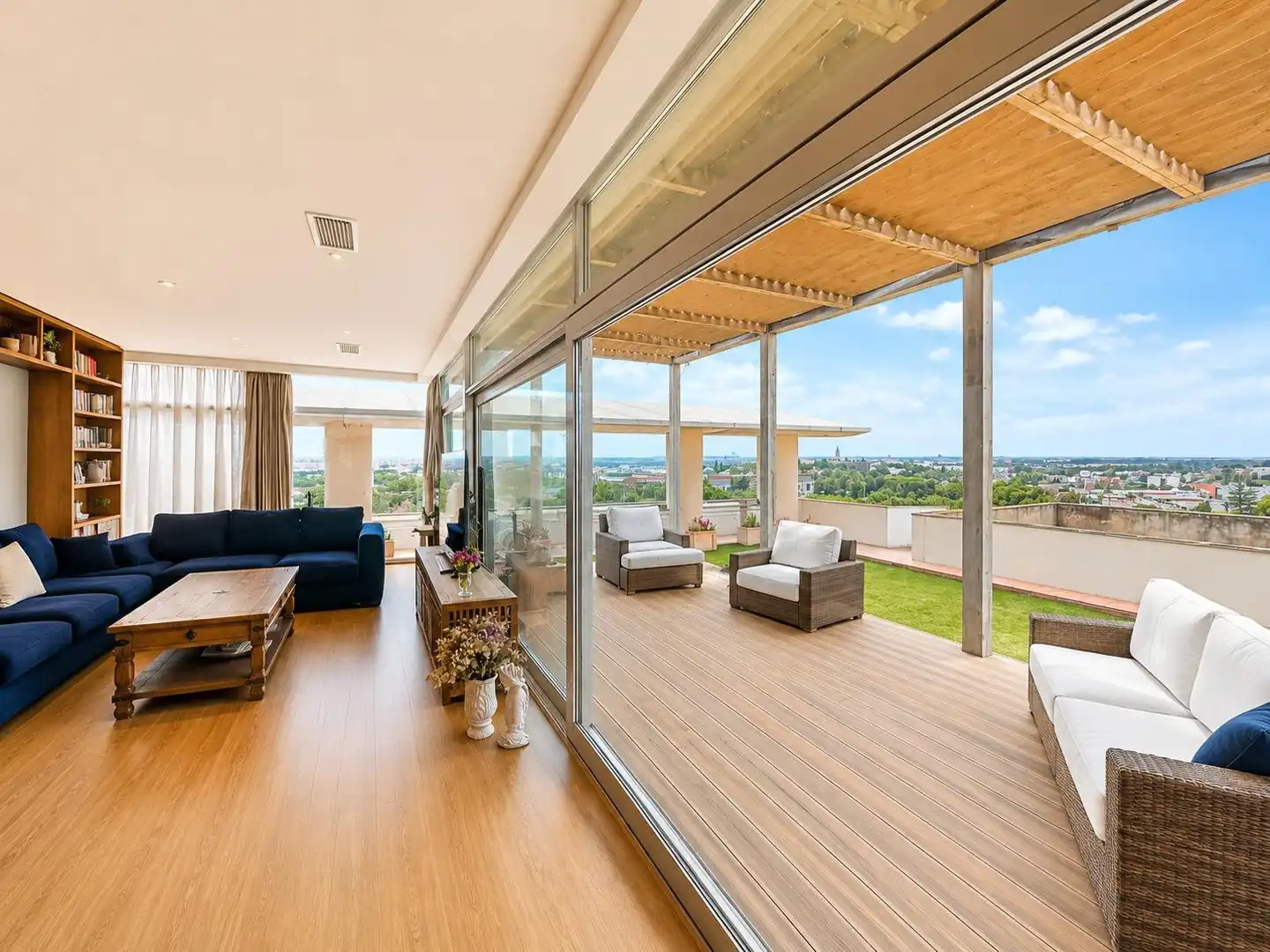 Terraza de Ático en venta en Tomares con Aire acondicionado, Calefacción y Jardín privado