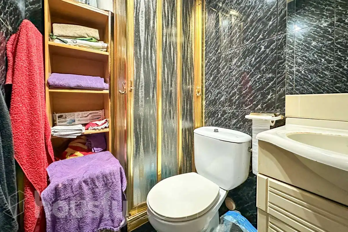 Bathroom of Flat for sale in Móstoles  with Air Conditioner, Terrace and Storage room