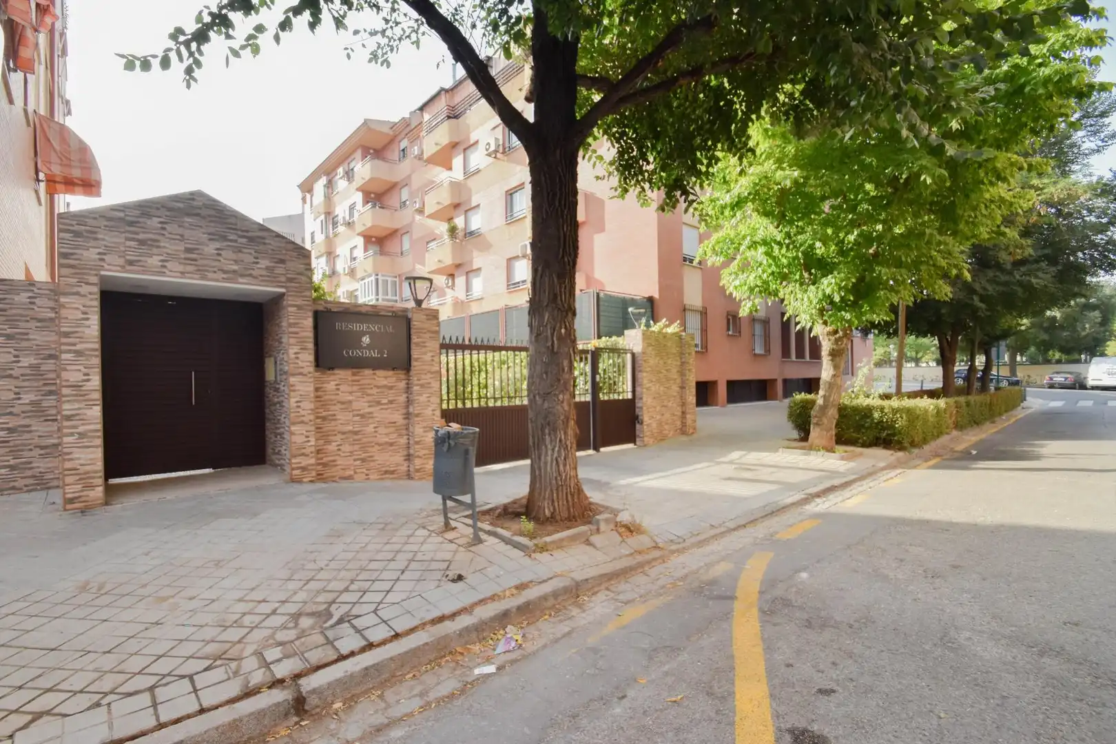 Vista exterior de Pis en venda en Granada amb Calefacció i Piscina comunitària