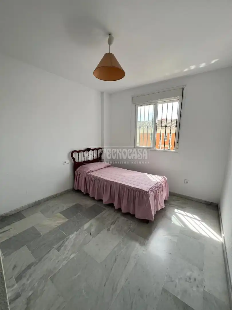 Dormitori de Casa o xalet en venda en Dos Hermanas