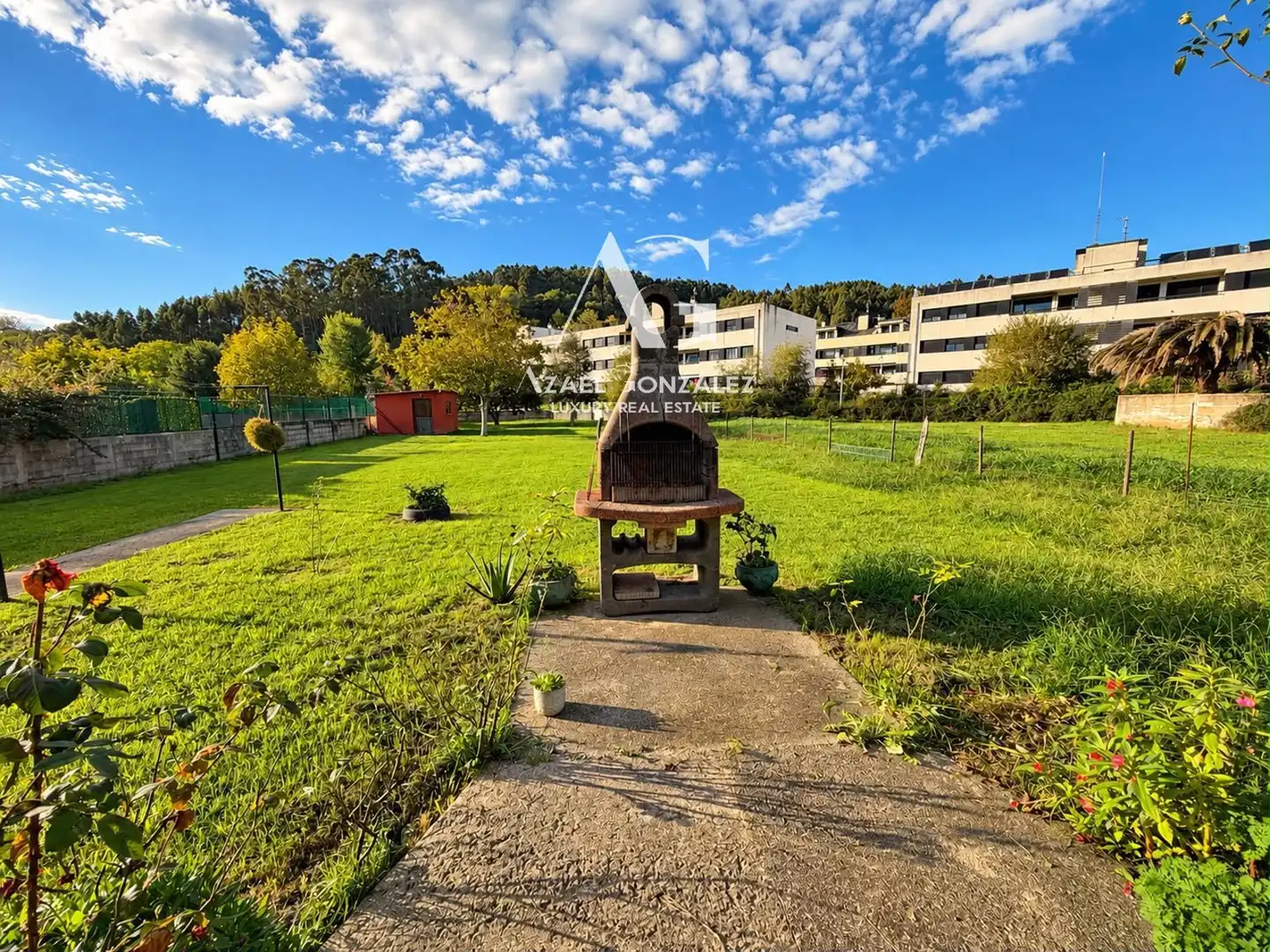 Jardín de Casa o chalet en venta en Torrelavega  con Calefacción y Amueblado