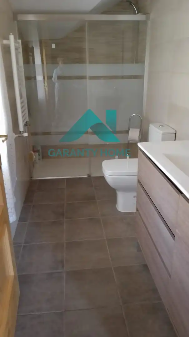 Baño de Casa o chalet en venta en Casas de Miravete con Aire acondicionado, Calefacción y Jardín privado