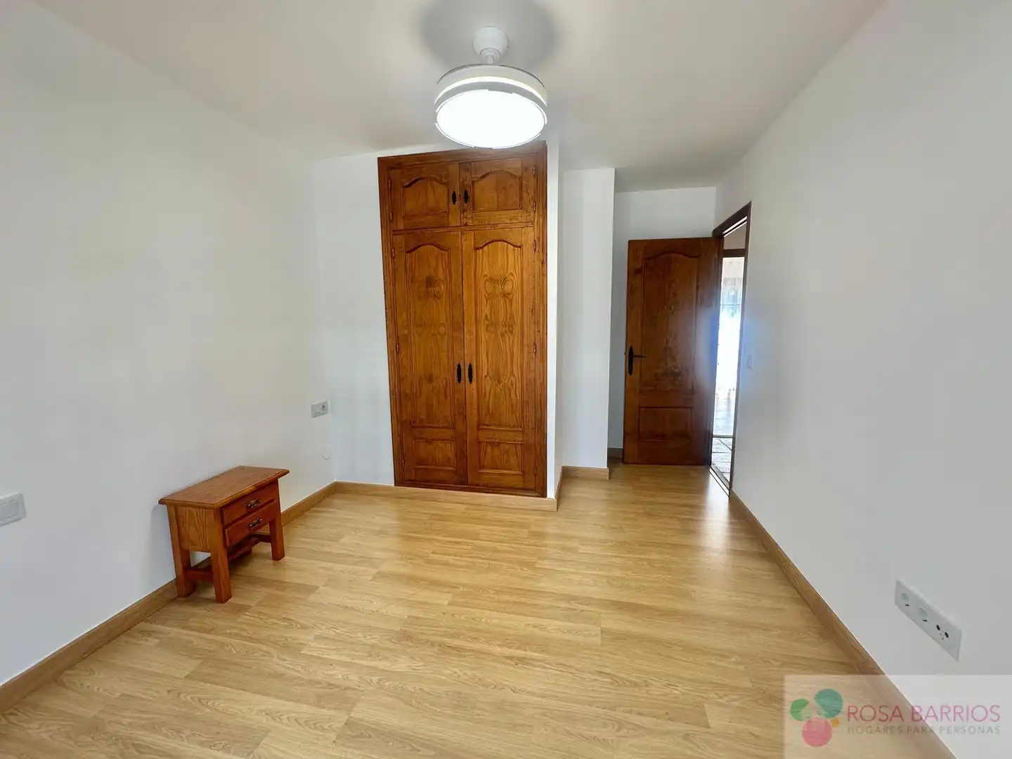 Habitación de Casa adosada de alquiler en Estepona con Terraza y Piscina comunitaria