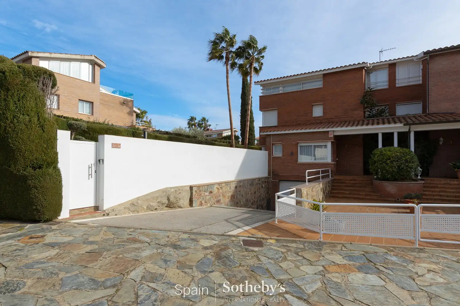 Casa aparellada amb piscina en venda a Carrer dels Oms, imagen 43