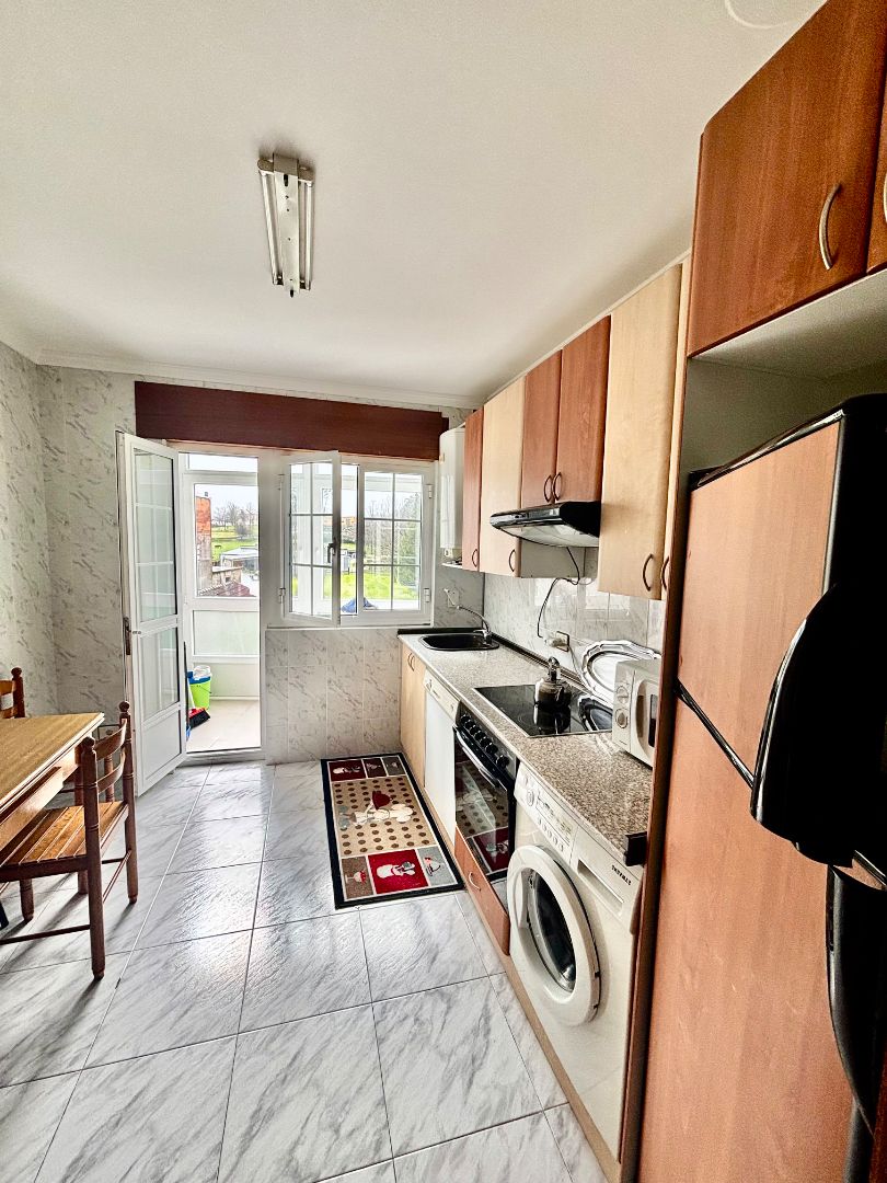 Cuina de Pis en venda en O Valadouro   amb Calefacció, Traster i Moblat