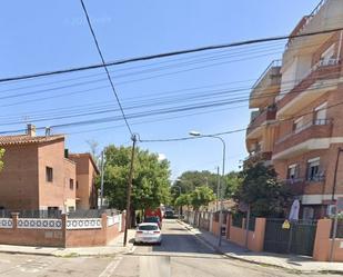 Vista exterior de Casa adosada en venda en Mollet del Vallès amb Traster