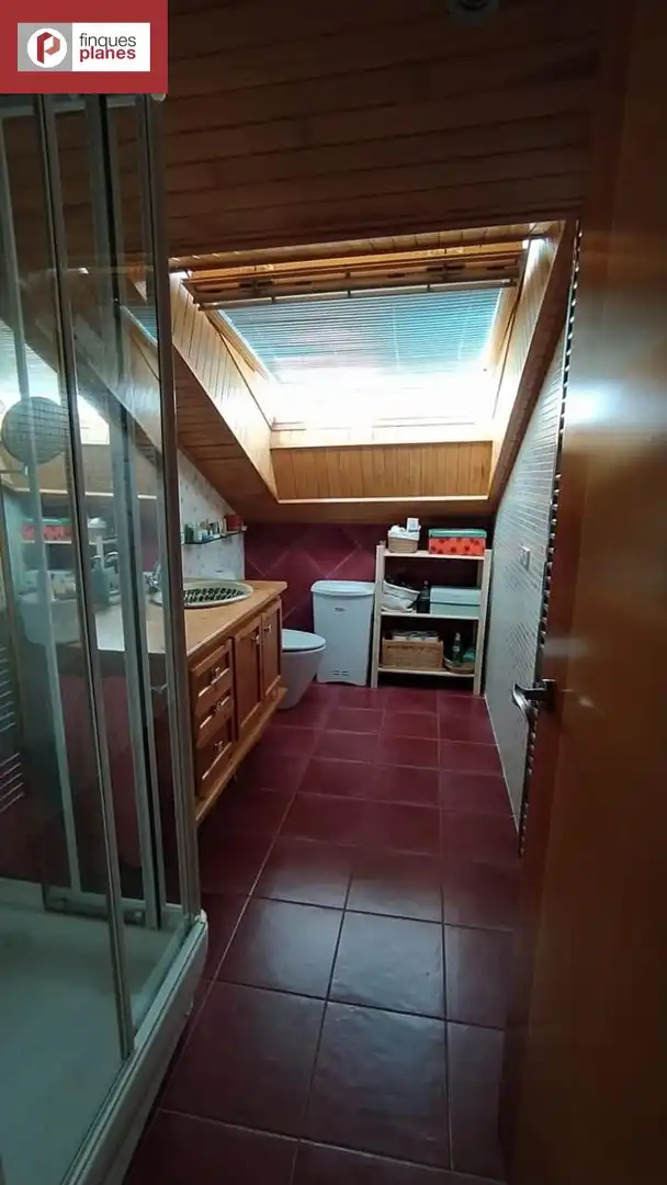 Badezimmer von Dachboden zum Verkauf in La Seu d'Urgell mit Heizung und Parkett