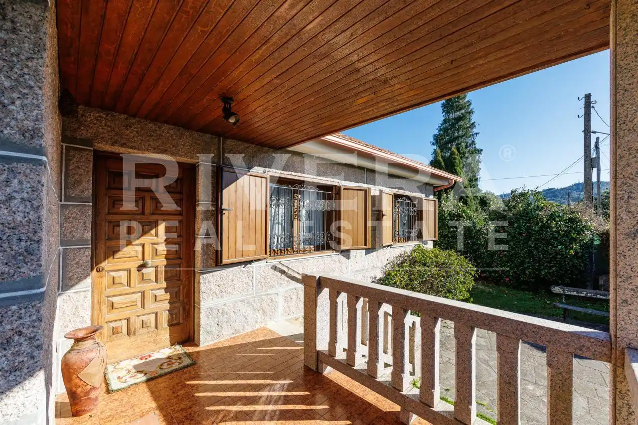 Außenansicht von Haus oder Chalet zum Verkauf in Nigrán mit Heizung, Terrasse und Abstellraum