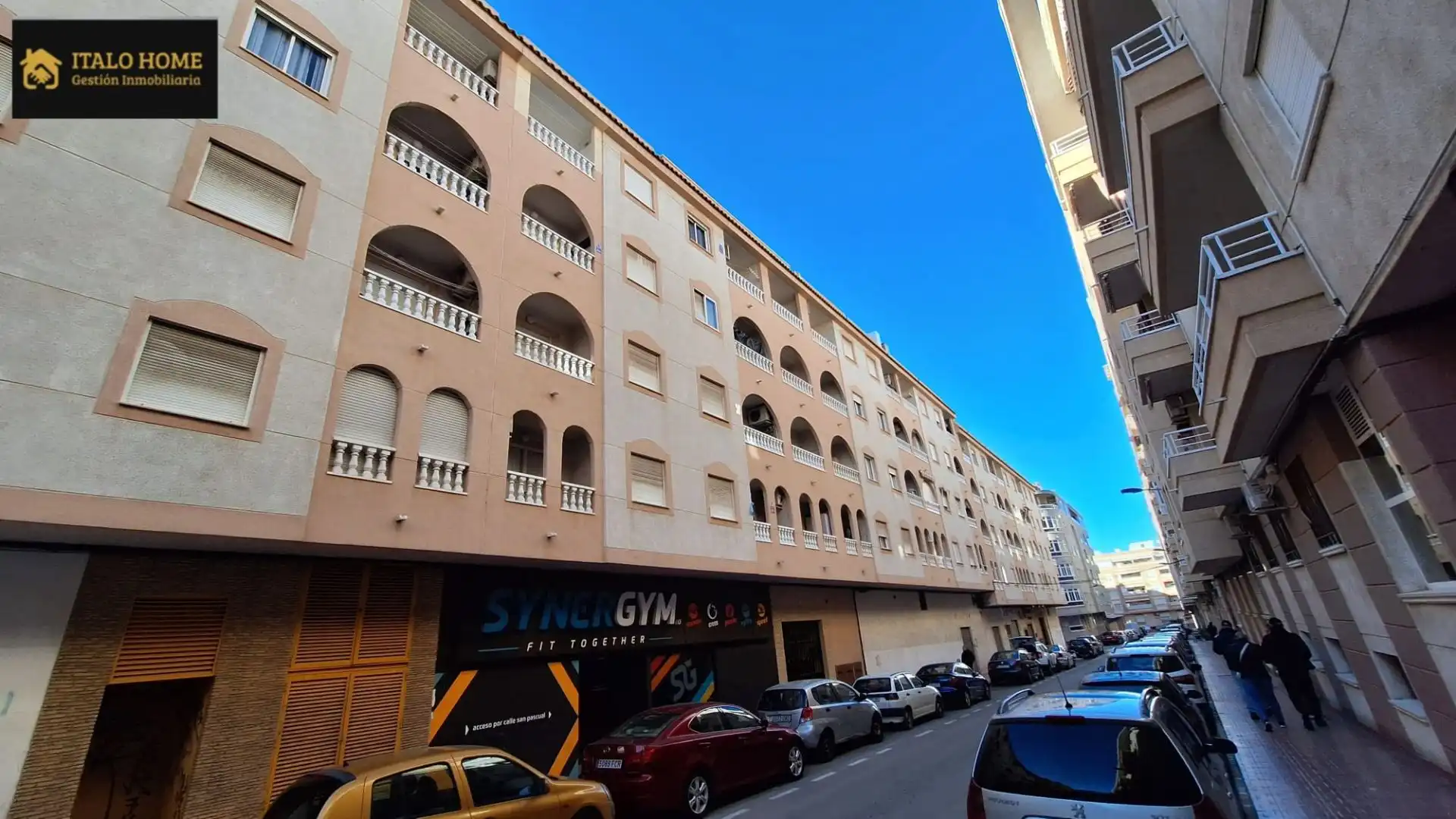 Vista exterior de Piso en venta en Torrevieja con Piscina comunitaria