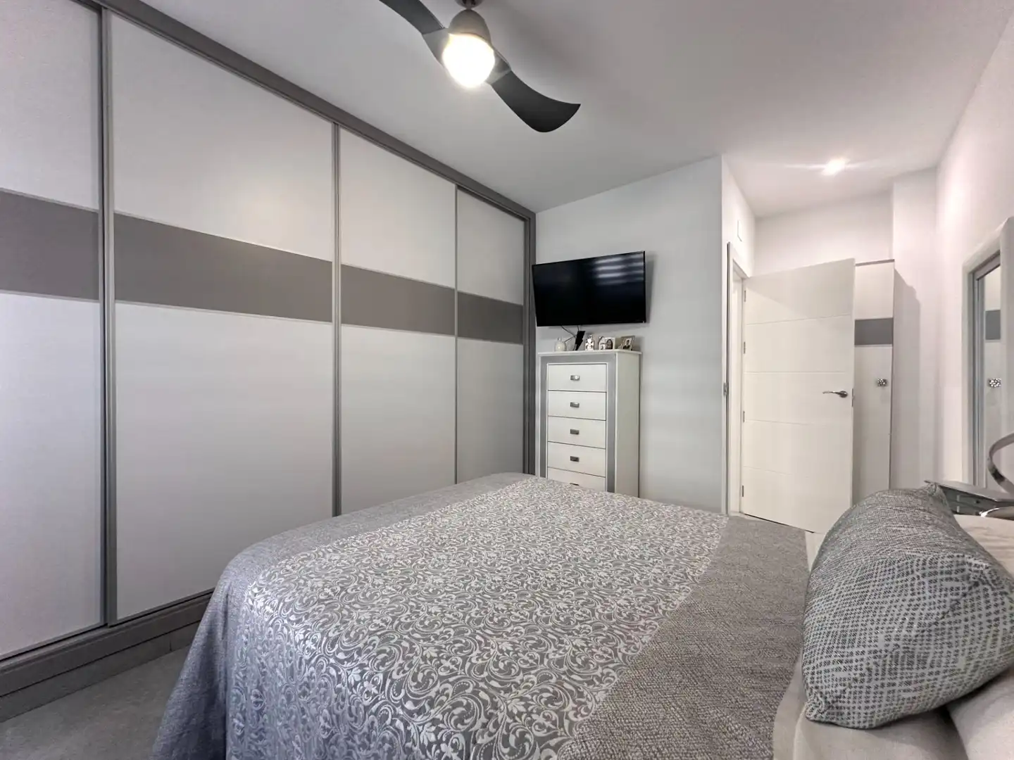 Habitación de Casa o chalet en venta en Churriana de la Vega con Aire acondicionado, Calefacción y Jardín privado