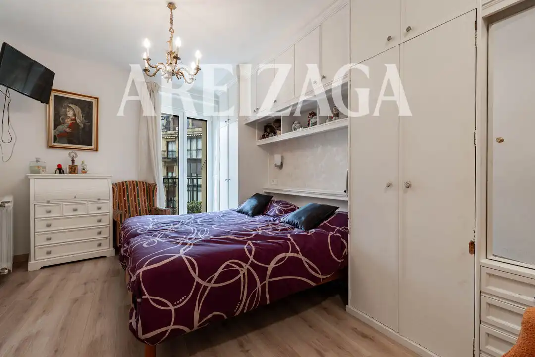 Habitación de Piso en venta en Donostia - San Sebastián  con Calefacción y Balcón