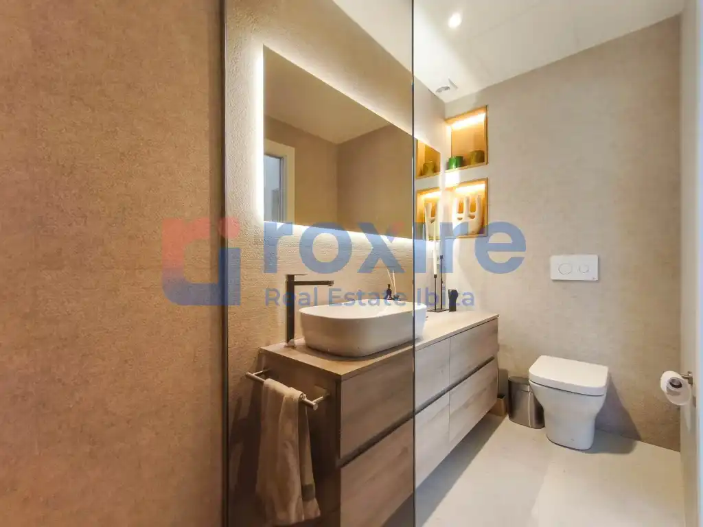 Baño de Casa adosada de alquiler en Sant Antoni de Portmany con Aire acondicionado, Calefacción y Jardín privado