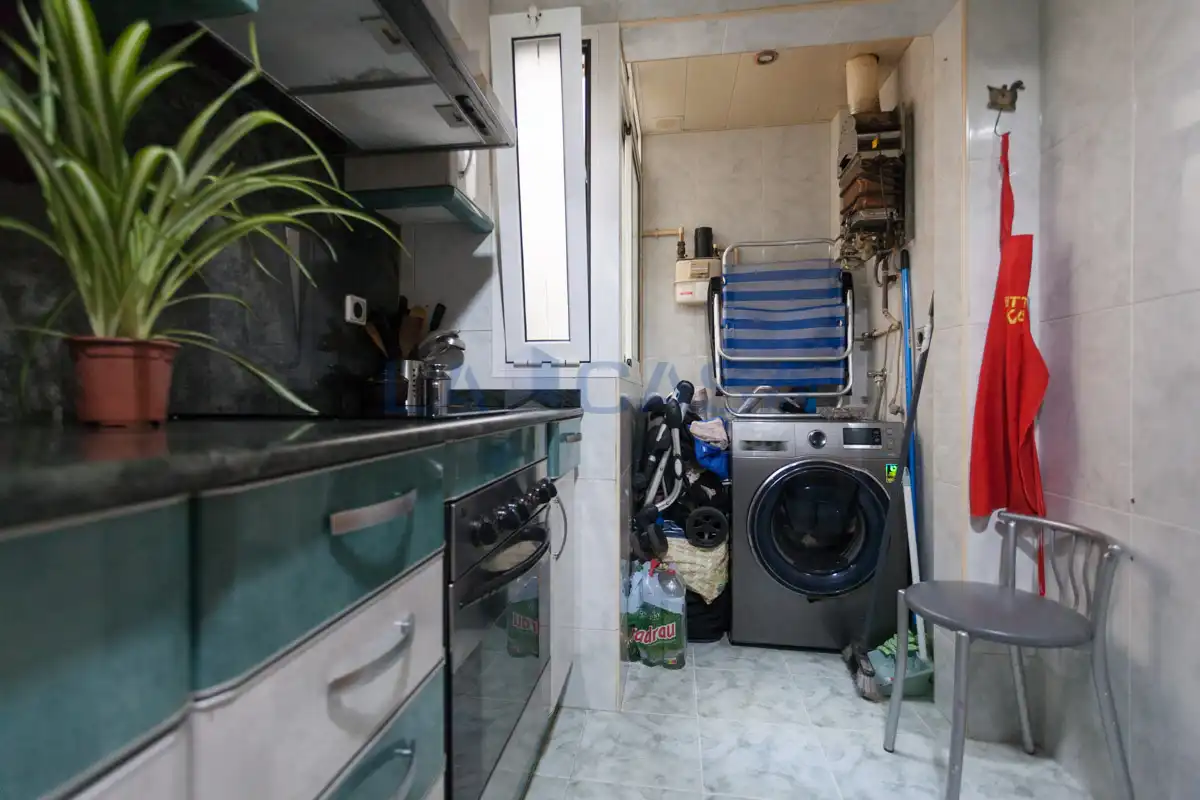 Cocina de Piso en venta en L'Hospitalet de Llobregat con Balcón