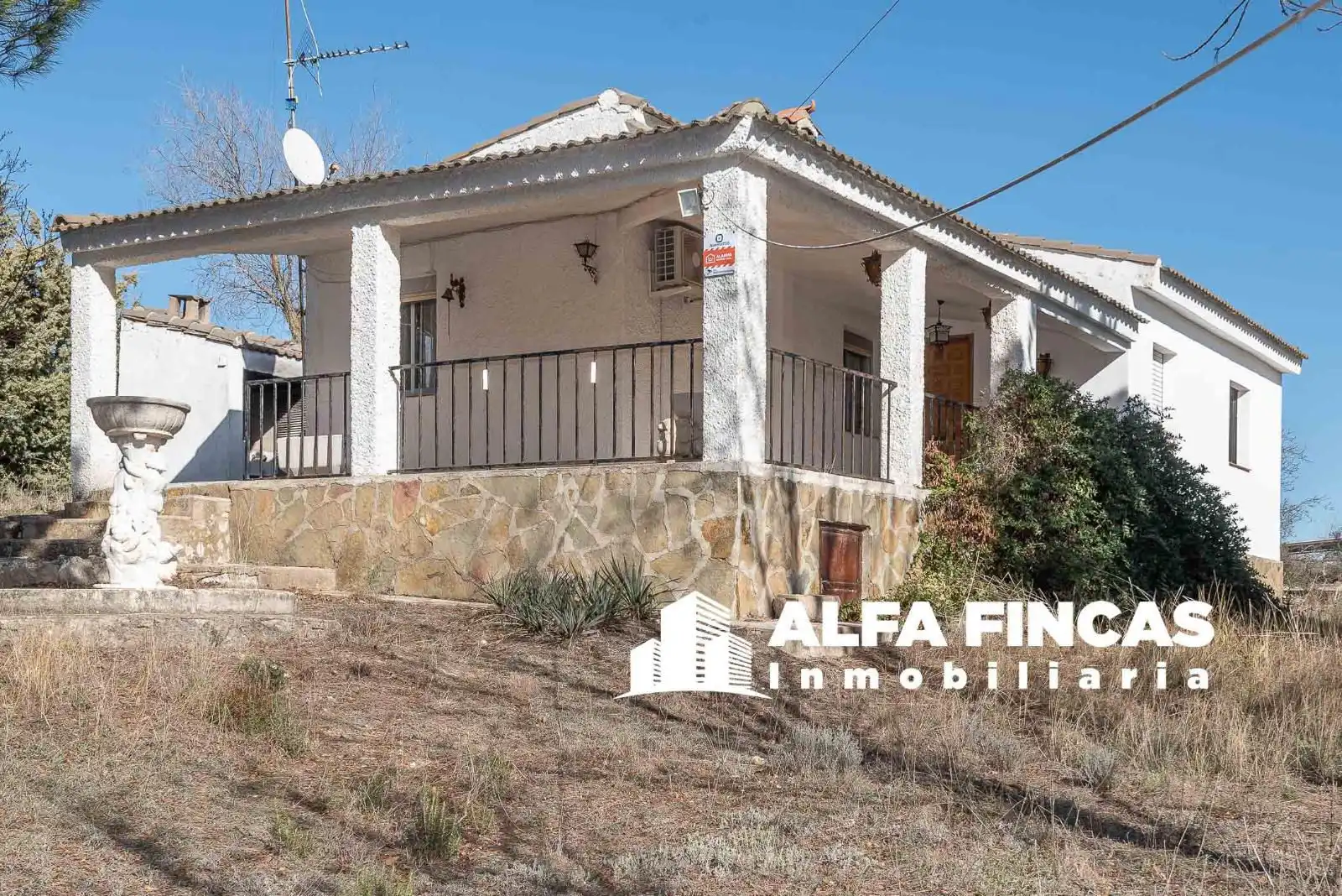 Vista exterior de Casa o chalet en venta en Villar de Cañas con Aire acondicionado, Calefacción y Jardín privado