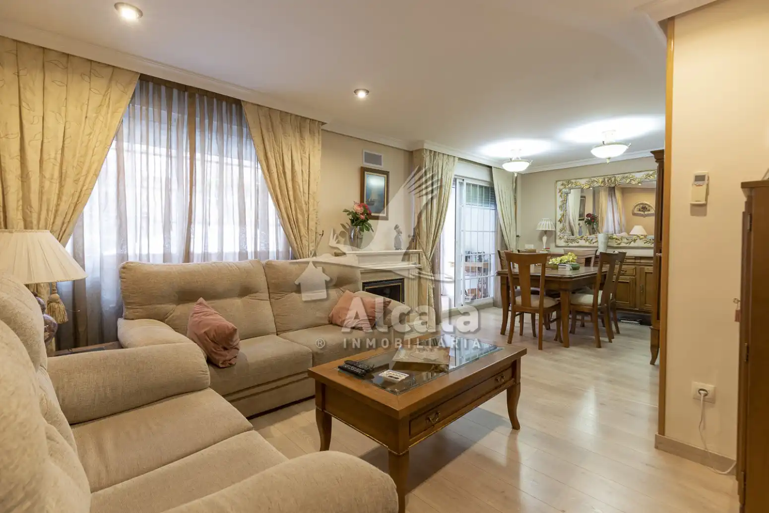 Living room of Houses for sale in Alcalá de Henares  with Air Conditioner, Heating and Parquet flooring