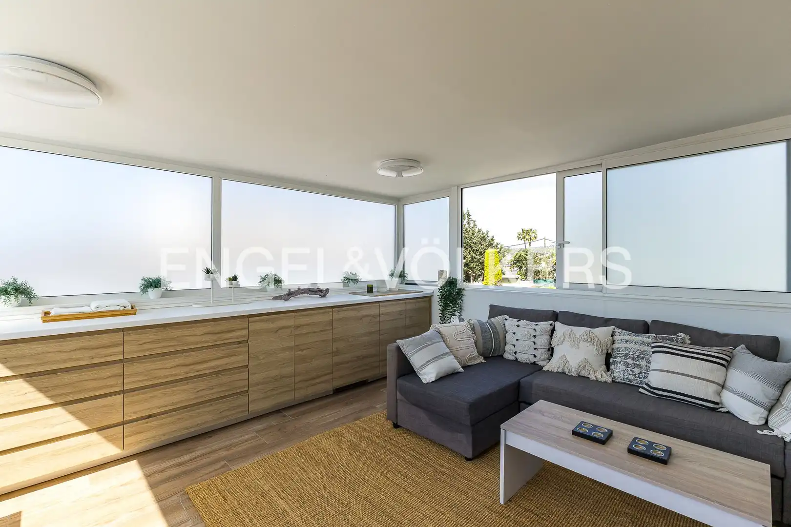 Sala de estar de Casa o chalet en venta en Vilanova i la Geltrú con Aire acondicionado, Calefacción y Jardín privado