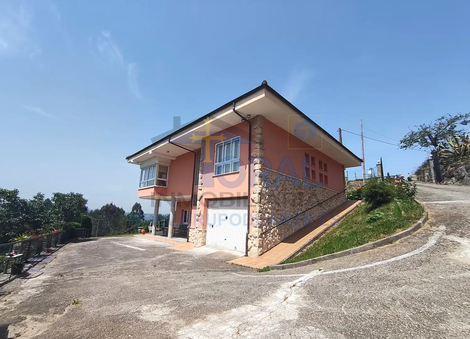Vista exterior de Casa o xalet en venda en Siero amb Calefacció, Jardí privat i Parquet