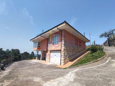 Casa amb jardí en venda a Camino Cotariella 8570