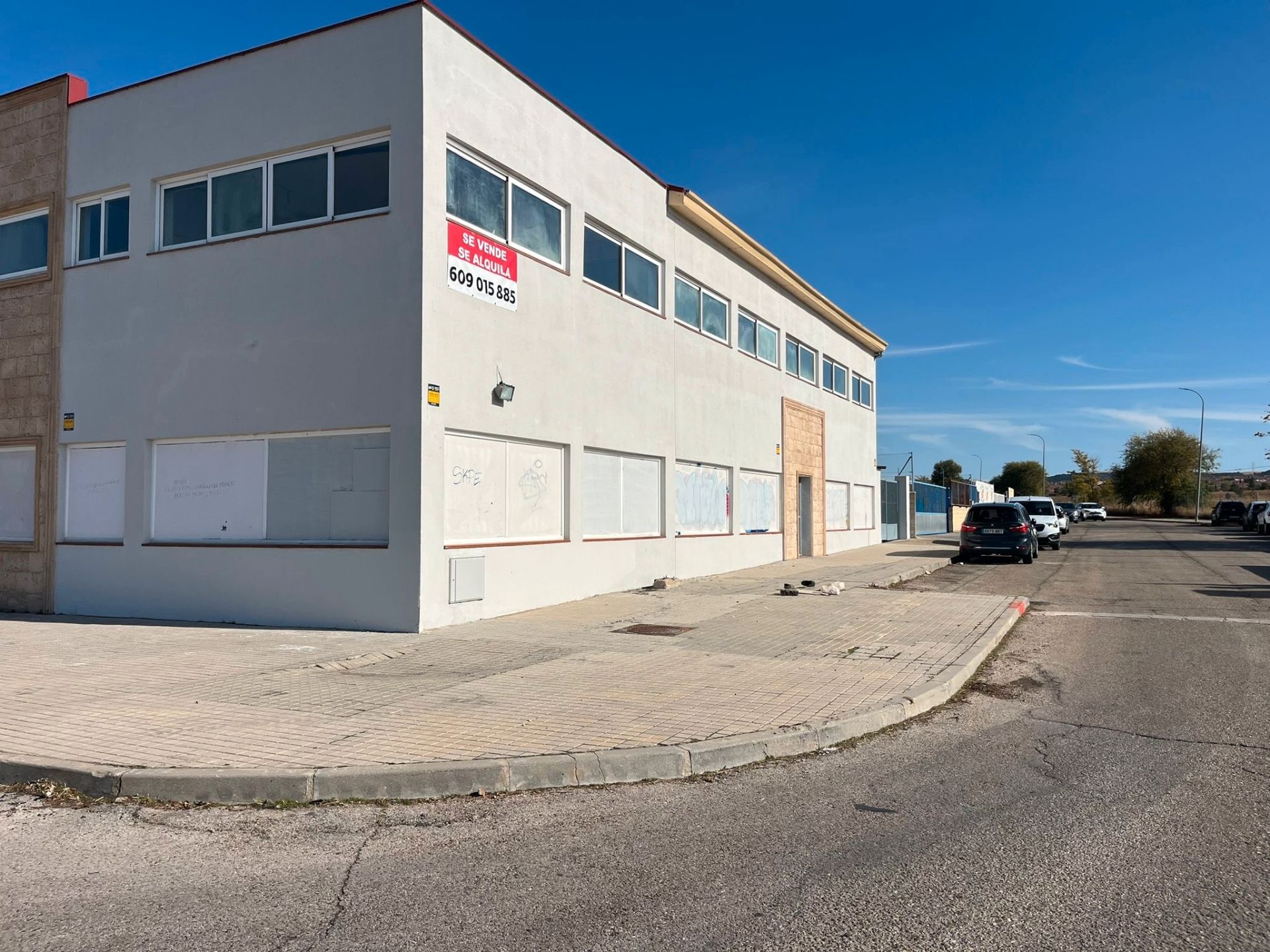 Industrial buildings to rent in Calle Venecia, 2