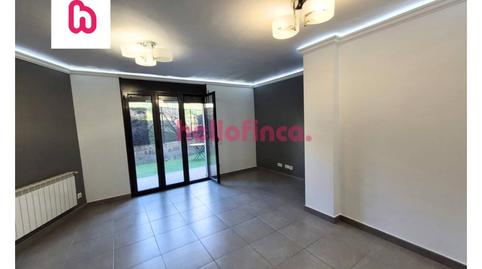 Foto 2 de Pis en venda a Calle San Rafael, Sant Pere de Torelló, Barcelona