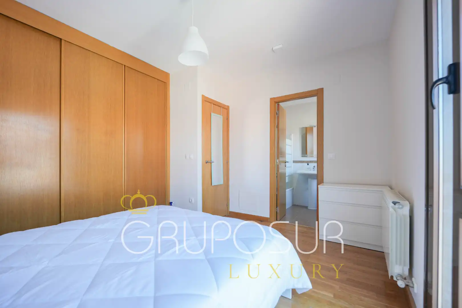 Schlafzimmer von Einfamilien-Reihenhaus zum Verkauf in Aldeamayor de San Martín mit Heizung, Privatgarten und Parkett