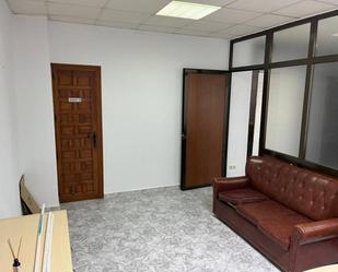 Premises to rent in Bargas  with Air Conditioner