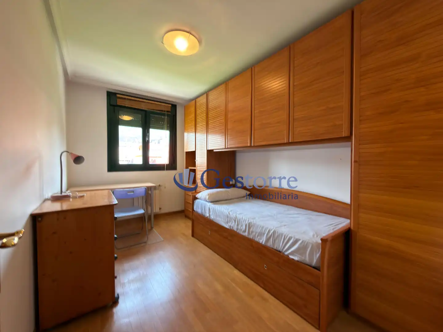 Flat for rent in Oviedo - Calle Favila, Parque del Oeste