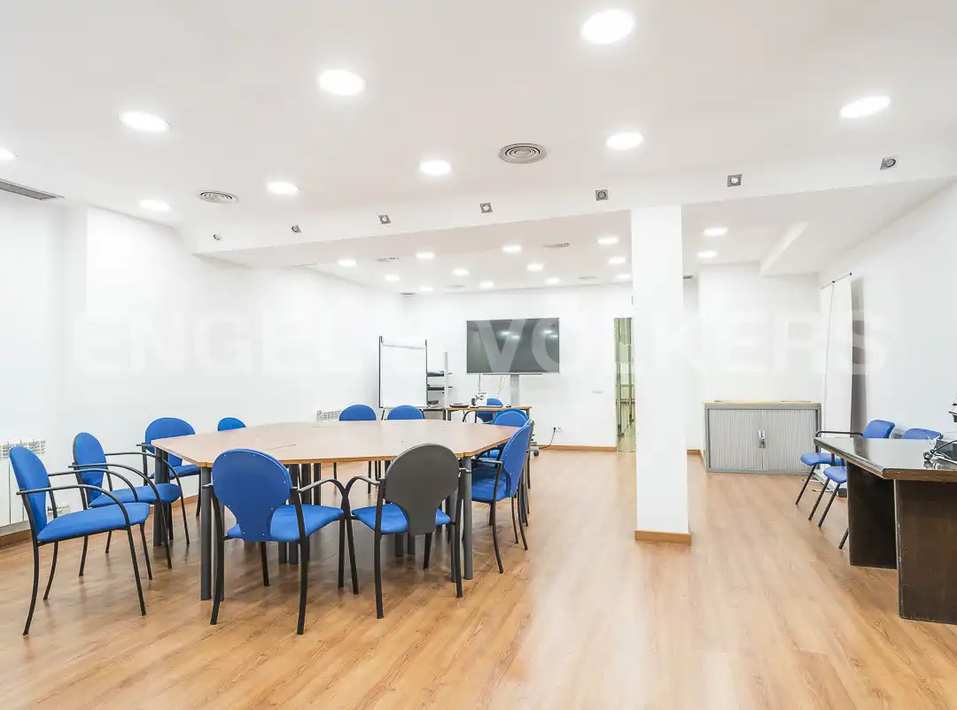 Office for sale in Barcelona  with Air Conditioner and Furnished