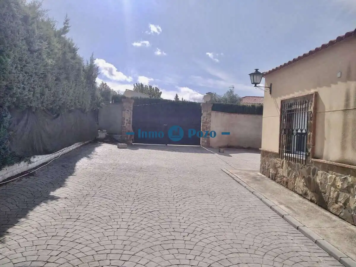 Exterior view of Houses for sale in Almendralejo  with Air Conditioner, Terrace and Storage room