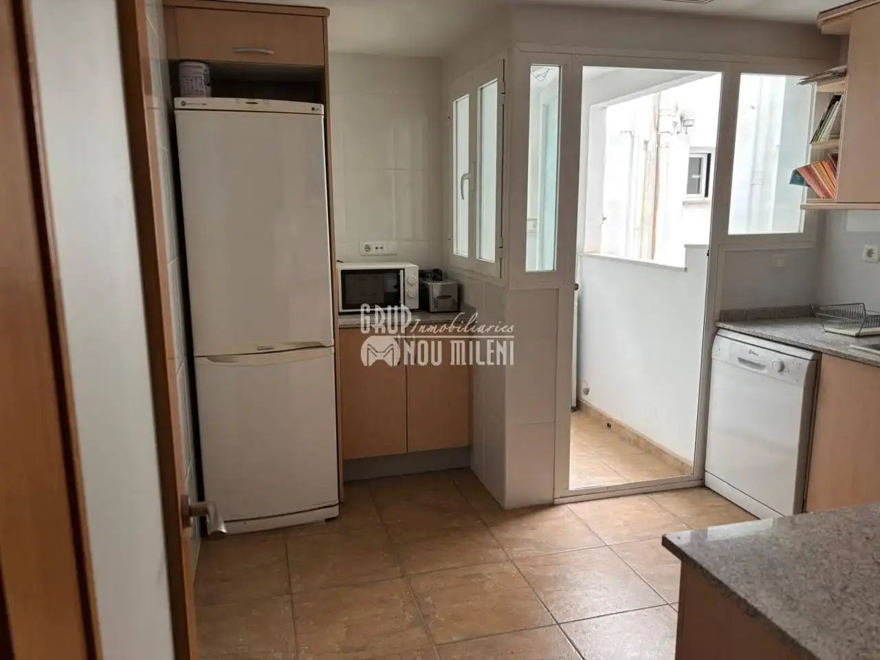 Küche von Wohnung zur Miete in Catarroja mit Klimaanlage, Abstellraum und Balkon