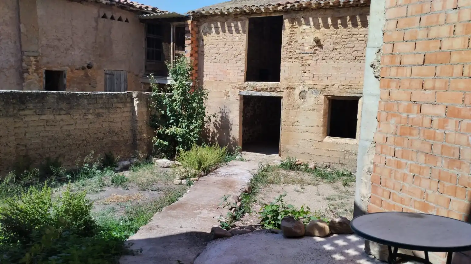Vista exterior de Casa adosada en venda en El Redal amb Jardí privat i Terrassa