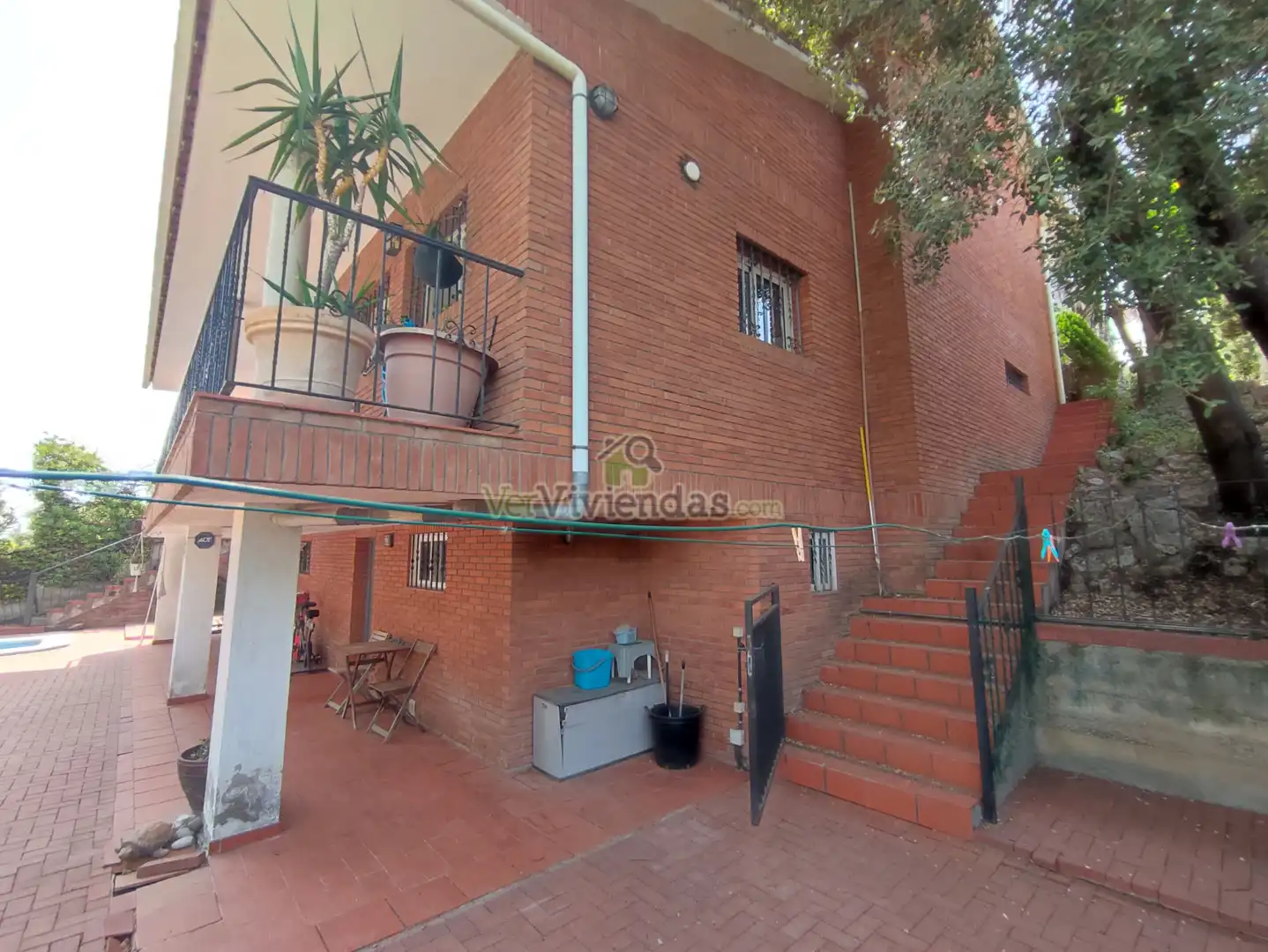 Vista exterior de Casa o xalet en venda en Esparreguera amb Aire condicionat, Calefacció i Jardí privat