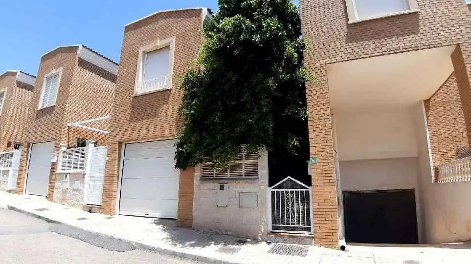 Reihenhaus mit Garten zum Verkauf in Calle el Greco 9