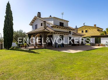 Casa con piscina in vendita a Els Masos - Els Garrofers