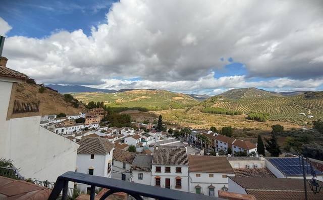 Casa adosada en Venta en Iznájar