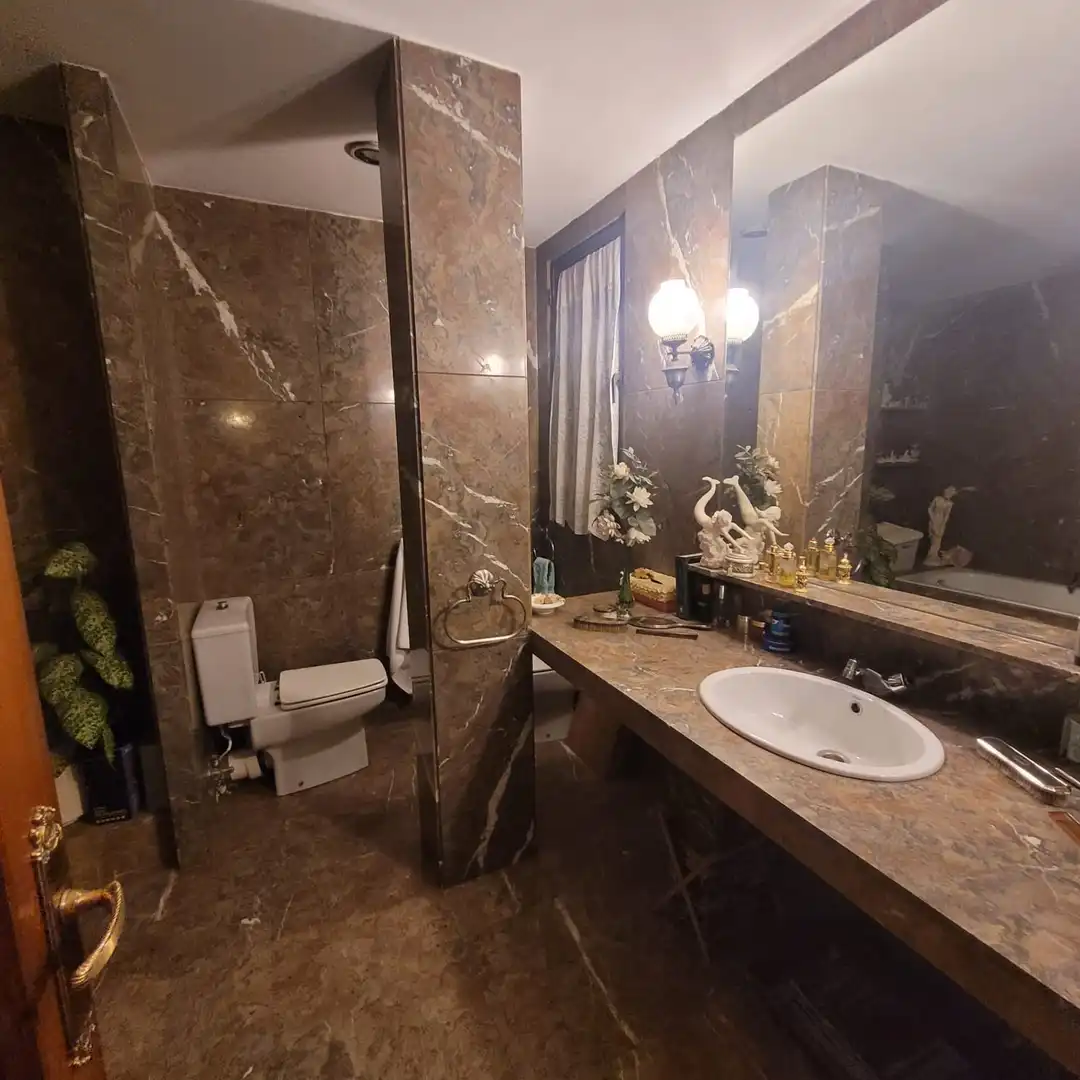 Bathroom of Duplexes for sale in Madrid  with Heating, Parquet flooring and Terrace