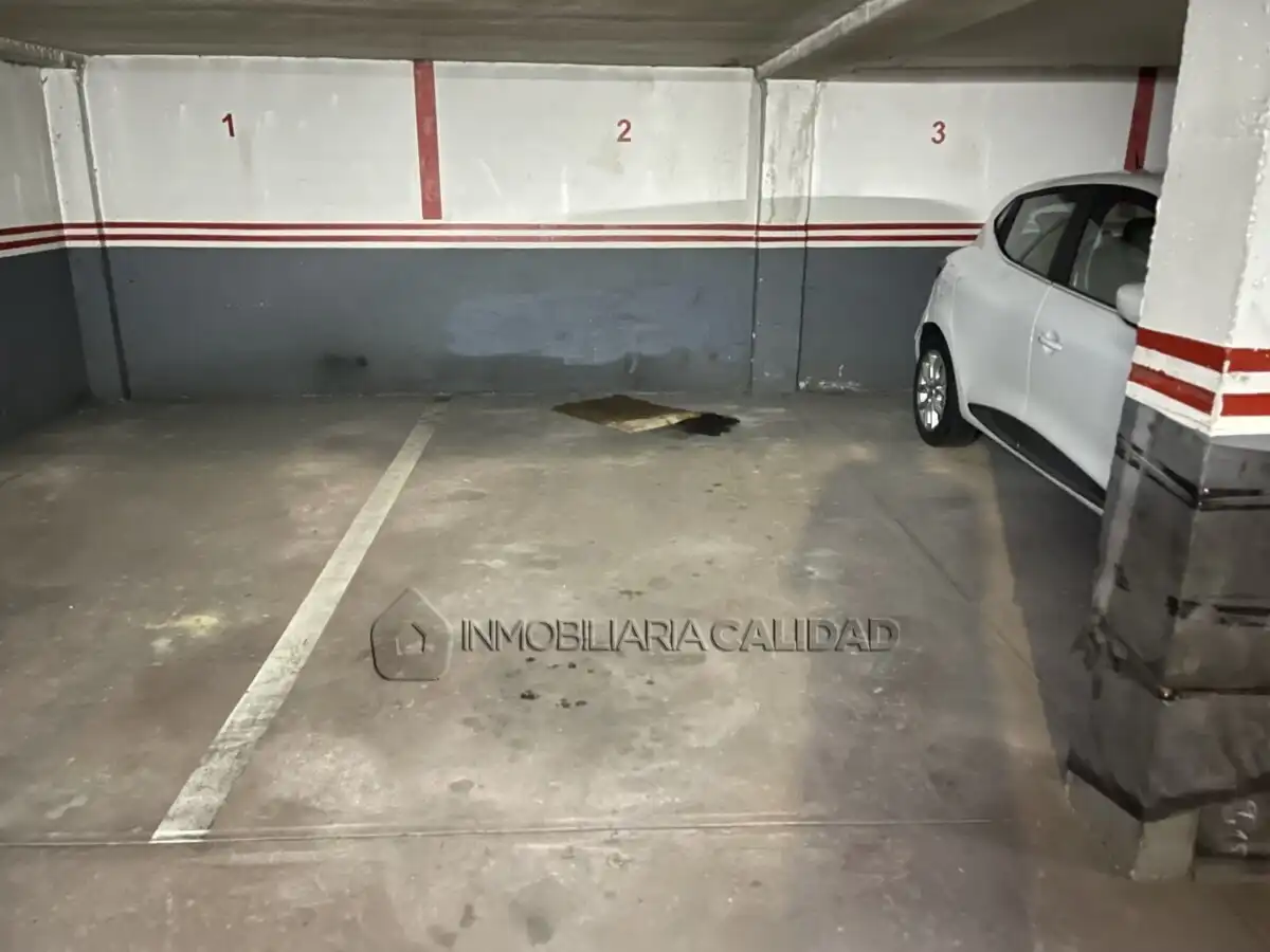 Parking de Piso de alquiler en Burgos con Calefacción y Amueblado