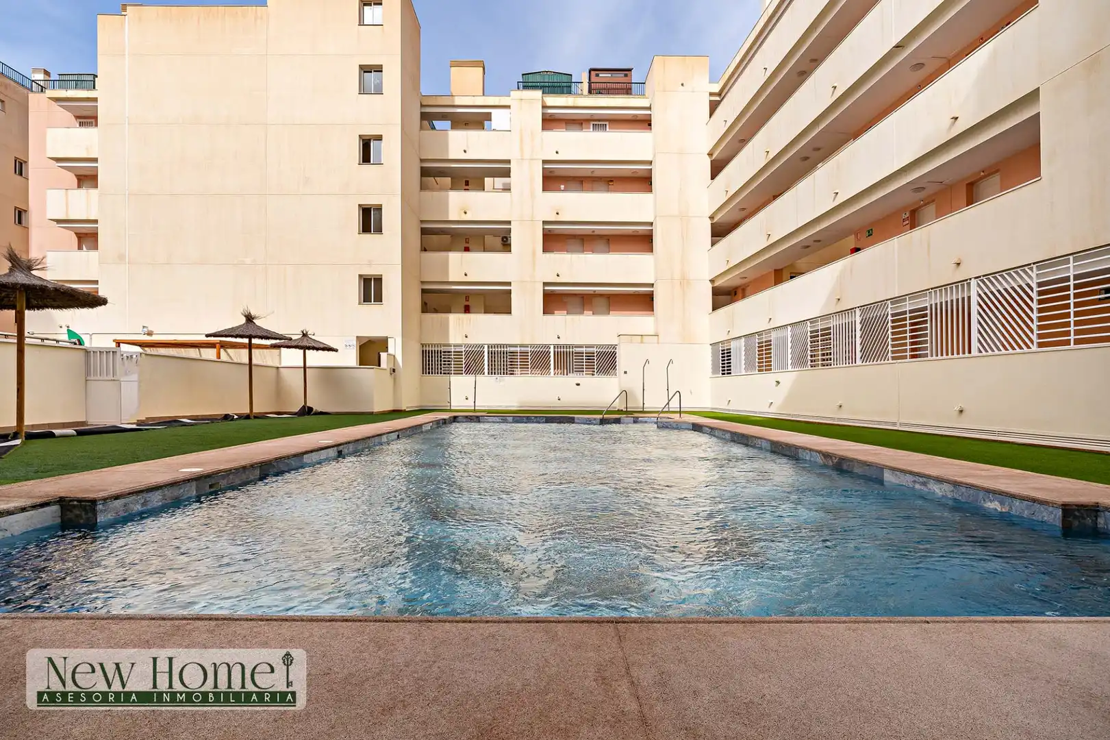 Swimming pool of Flat for sale in Roquetas de Mar  with Terrace, Furnished and Community pool