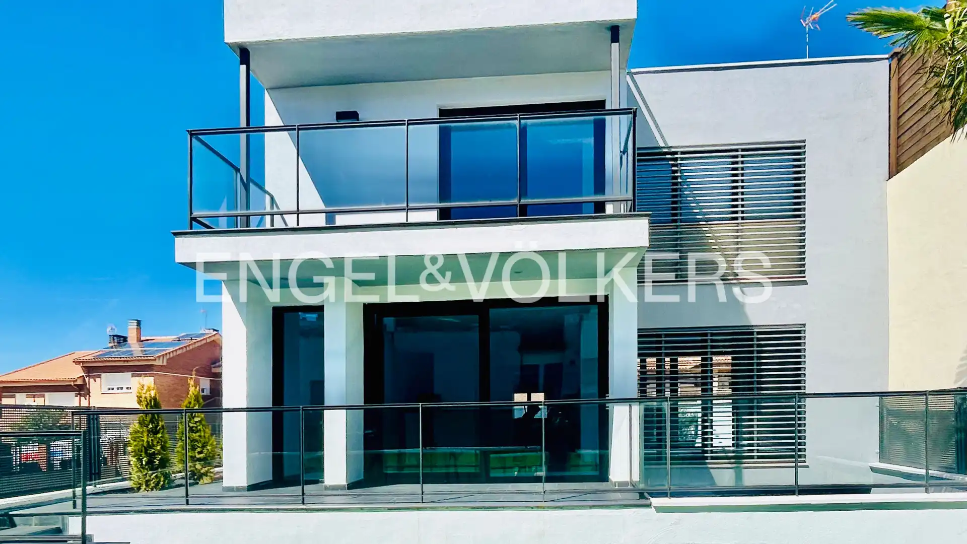 Vista exterior de Casa o chalet en venta en Guadalajara Capital con Aire acondicionado, Calefacción y Jardín privado